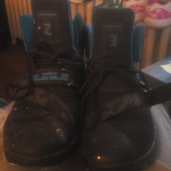 Shoes - Picture 2 of 4